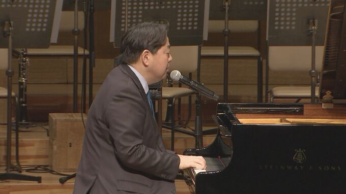 林官房長官「音楽は私の人生の大切な一部」 3.11チャリティーコンサートでピアノを弾き語り|TBS NEWS DIG