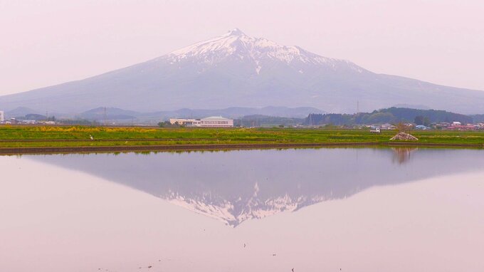津軽平野の田園地帯に浮かぶ岩木山　無風条件に　“逆さ津軽富士”　姿現す　|　青森のニュース│ATV NEWS│青森テレビ
