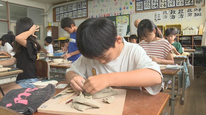 小学生が鬼の顔をかたどった鬼瓦づくりに挑戦！　山口・宇部|TBS NEWS DIG