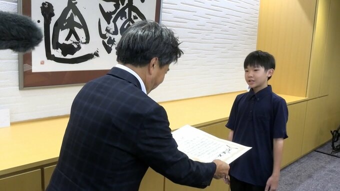 とっさの判断で熱中症の高齢男性を助けた中学1年生に感謝状　「汗とかすごくて危なそうだったから」水筒のお茶を倒れていた男性に【岡山】|TBS NEWS DIG