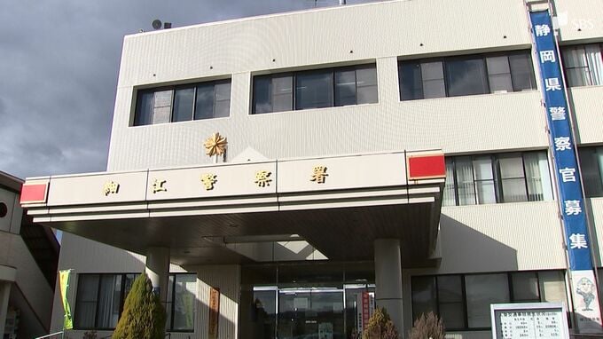 車2台に衝突し3人にけがさせる…運転手の男は車を放置し逃走 警察がひき逃げ事件として捜査＝静岡県警|TBS NEWS DIG