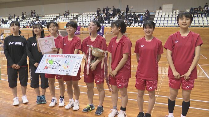 【インターハイ】バドミントン女子シングルスで柳井商工（山口）の白川菜結選手が優勝！柳井商工は学校対抗・ダブルス・シングルス優勝で創部以来初の３冠達成！|TBS NEWS DIG