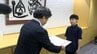 とっさの判断で熱中症の高齢男性を助けた中学1年生に感謝状　「汗とかすごくて危なそうだったから」水筒のお茶を倒れていた男性に【岡山】　|　岡山・香川のニュース | 天気 | RSK山陽放送