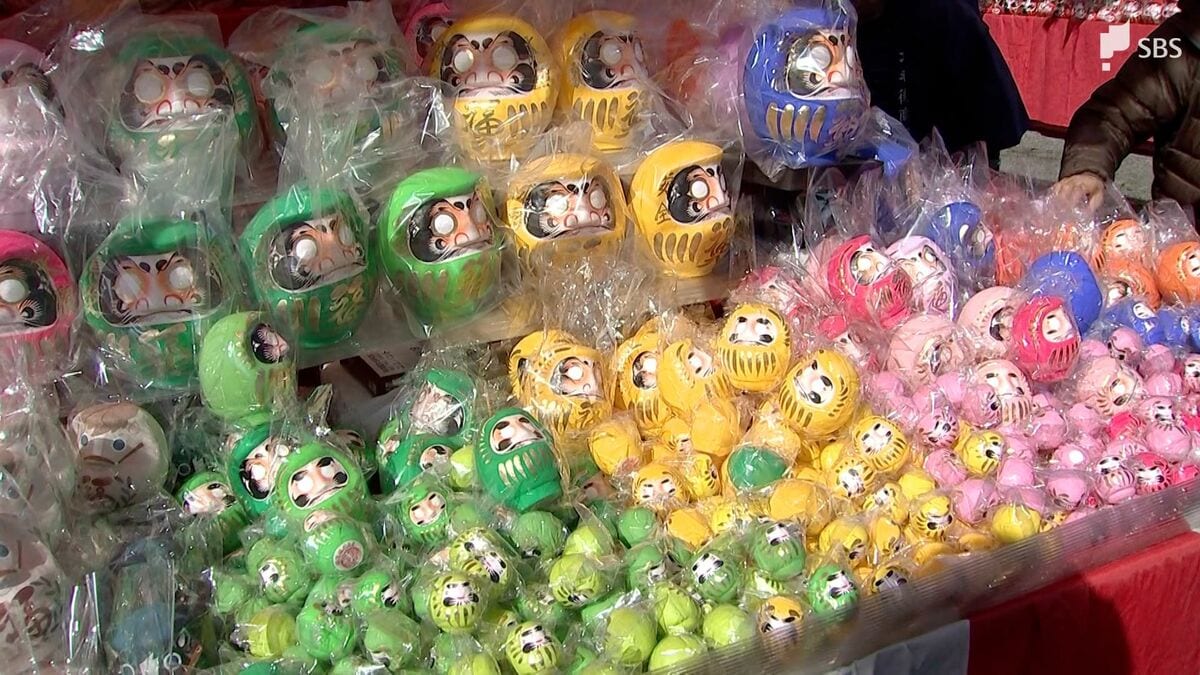 幸せを授かって」日本三大だるま市・毘沙門天大祭が開幕 40のダルマ店