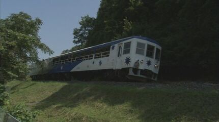 ラストイヤーを迎える木次線の観光トロッコ列車「奥出雲おろち号