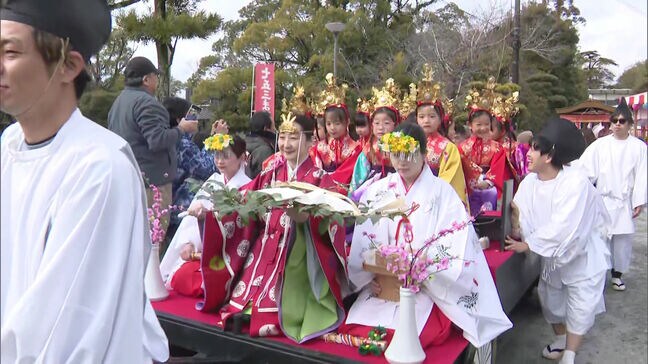 着物の切れ端で作られた鶴などの縁起物が街一帯を彩る「柳川雛祭りさげもんめぐり」始まる 福岡・柳川市|TBS NEWS DIG