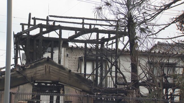 【火事 続報】富山市西長江の住宅火事 火元は1階居間か 隣接する事業所や空き家の壁 一部も焼く 警察と消防が原因調査を継続|TBS NEWS DIG
