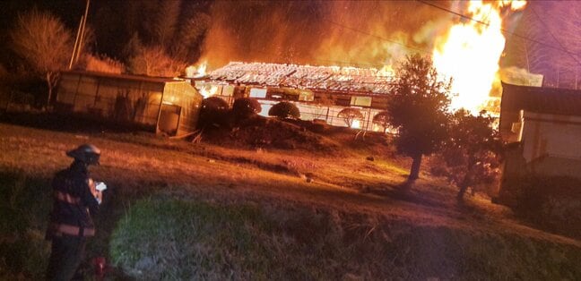 住宅全焼、焼け跡から男性の遺体　87歳住人か…火を消そうとする姿目撃　福島・石川町|TBS NEWS DIG