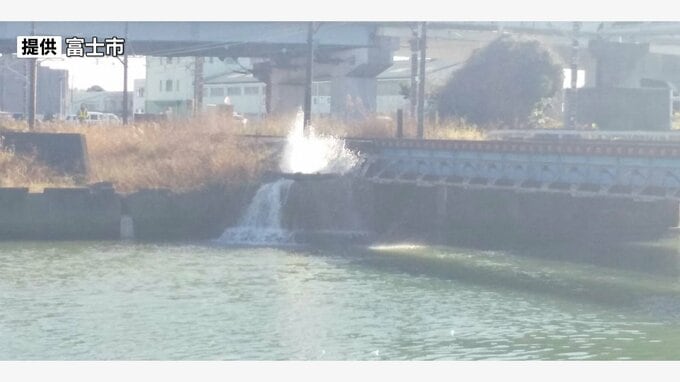 水道管が破裂し約2000軒に影響…原因は経年劣化か=静岡・富士市|TBS NEWS DIG