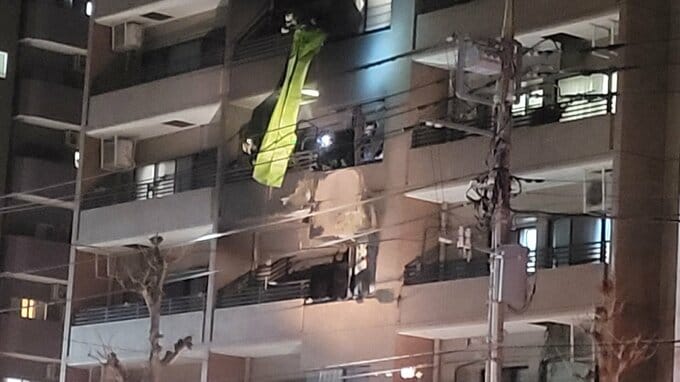 【速報】東京・足立区の9階建てマンションで火事　1歳の幼児含む男女7人けが　全員意識有りの軽傷　消防車など28台出動|TBS NEWS DIG