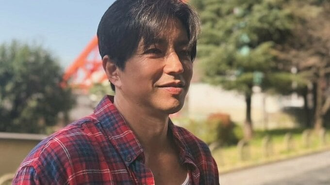 【大沢たかお】ほぼ夏日に “裏ピース” 東京タワーの足元で開花前の桜を見上げる　フォロワー反響「恥ずかしそうなピース可愛い」|TBS NEWS DIG