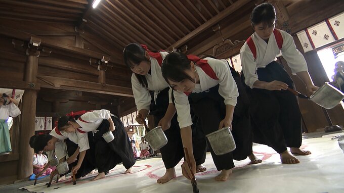 高校生が平和や被災地復興を祈り神社で書を披露　国連の「世界平和デー」に合わせて（岡山）|TBS NEWS DIG