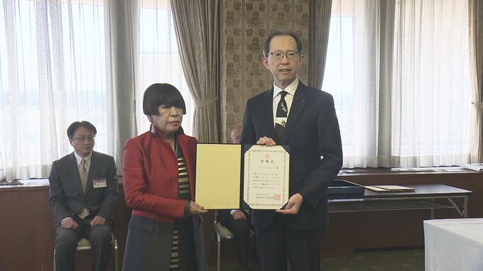 「革新して新しい伝統を…」コシノジュンコさんら2人『しゃくなげ大使』に就任　県の魅力PR　福島　|　福島のニュース│TUF