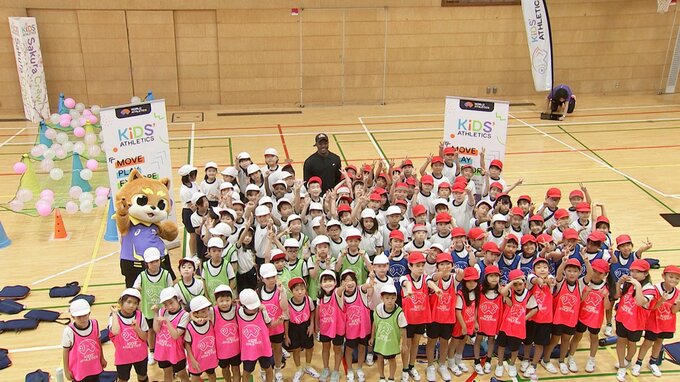 東京世界陸上では「3つのメダルを狙う」　パリ五輪男子200ｍ金のテボゴが都内の小学生と交流|TBS NEWS DIG