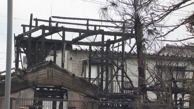 【火事 続報】富山市西長江の住宅火事　火元は1階居間か　隣接する事業所や空き家の壁 一部も焼く　警察と消防が原因調査を継続|TBS NEWS DIG