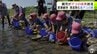 “金アユの里”で地元の子どもたちが1000匹のアユの成魚を放流「アユさんおおきくなってね！」　昼食ではアユの塩焼きをがぶり！「アユありがとう」　青森県鰺ヶ沢町　|　青森のニュース│ATV NEWS│青森テレビ