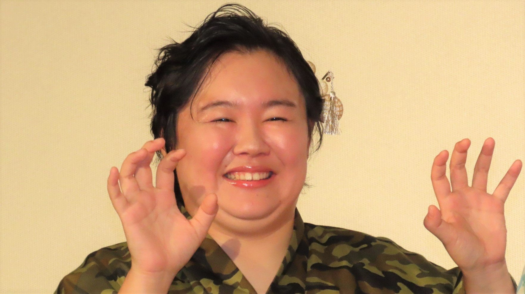 やす子 】 事務所の意向で 「はい～」 & 「迷彩服」 抑えめに 「キャラ