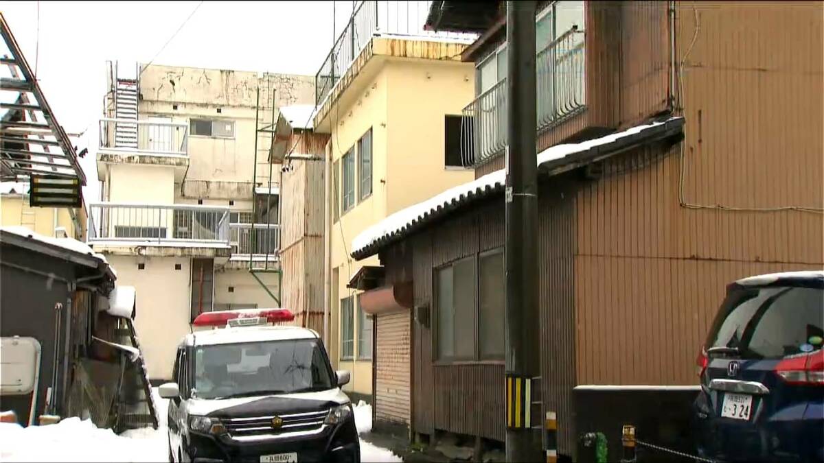 サムネイル_「妻が火をつけた」と110番通報 アパート1室焼ける火災で別居中の妻(28)を放火容疑で現行犯逮捕　夫は煙を吸い搬送　新潟・長岡市