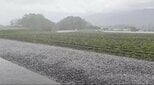 「畑がひょうで一面真っ白に…」長野県内で局地的に激しい雨…駅前も短時間に激しい雨が…上空に強い寒気流れ込み大気の状態が不安定…12日は雷雨で約48万戸が停電|TBS NEWS DIG