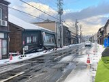 能登半島地震 断水続く氷見は倒壊家屋に積雪の朝迎える【8日の給水所一覧】富山・氷見市|TBS NEWS DIG