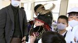 「よろいかぶと飾りで元気に育って!」徳永こいのぼりが小学校などにプレゼント【岡山】|TBS NEWS DIG