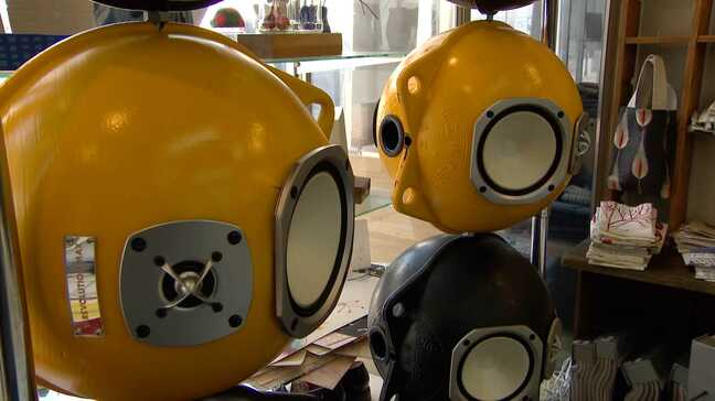 「鳴らしてみたらすごくいい音がした」ロックミュージシャンがプラスチックごみに向き合ったら・・・漁業用のブイが6万円のスピーカーに変身|TBS NEWS DIG