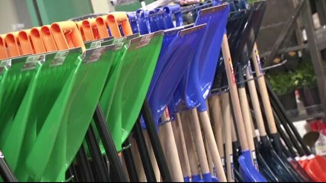 雪予報が出る中 ホームセンターで除雪グッズの需要がアップ 例年より早めの客足に|TBS NEWS DIG