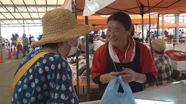 「輪島朝市」地震後初めて屋外で地元開催 “いつになくニコニコ” 出店者も笑顔|TBS NEWS DIG