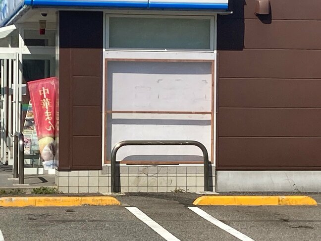 コンビニ外壁に軽乗用車が衝突　運転していた97歳男性と同乗の90代の女性　胸を骨折する重傷　富山・小矢部市|TBS NEWS DIG