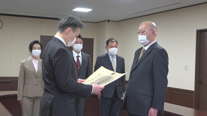 長年にわたり凶悪事件を捜査、解決に尽力　県警警部が全国優秀警察職員に　受賞を報告　山梨　|　山梨のニュース | ＵＴＹテレビ山梨