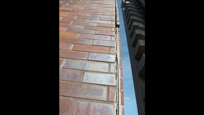 「呉市きんろうプラザ」の外壁レンガが落下　呉市が注意呼びかけ　|　RCC NEWS | 広島ニュース | RCC中国放送