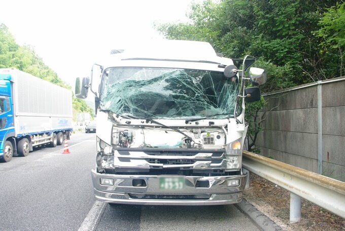 「酒を飲んで運転した」高速道路で自衛隊の人員輸送車に追突した中型トラックの運転手(55)　酒気帯び運転の疑いで逮捕　広島　|　RCC NEWS | 広島ニュース | RCC中国放送