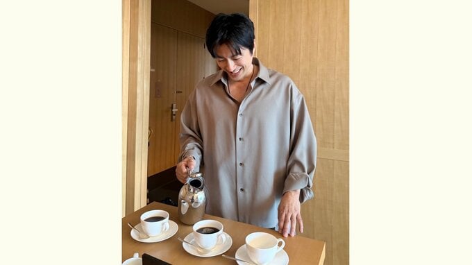 【 大沢たかお 】〝たかおカフェ〟高層階の一室で憩いのひととき　フォロワー悶絶「その珈琲を飲める人は幸せだ〜」|TBS NEWS DIG