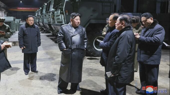 韓国は「主な敵、戦争を避ける考えはない」北朝鮮、金正恩総書記が軍需工場視察
