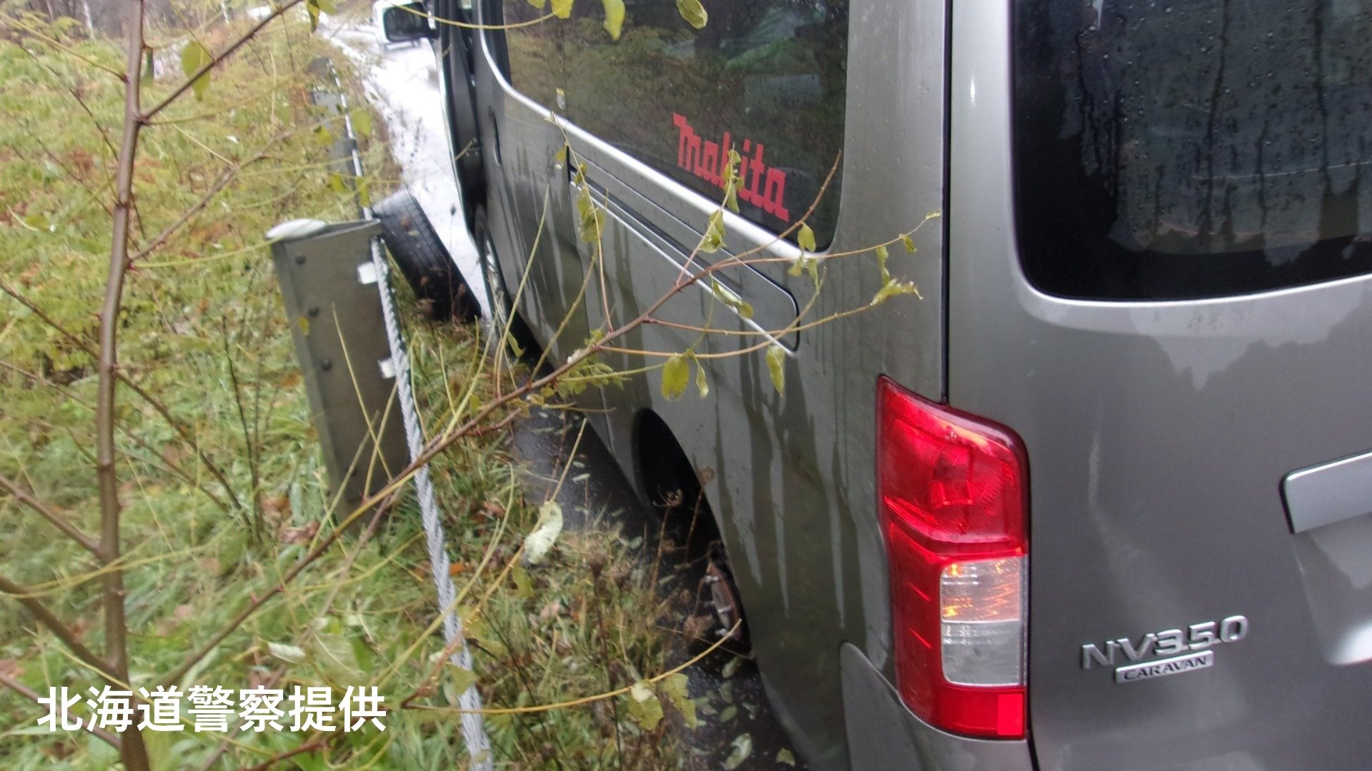 走行中に“異音”の前兆…ワゴン車から左リヤタイヤ脱落、先月中旬に運転 