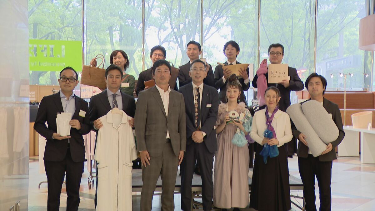 名古屋発 銀行とデパートがタッグ　地元企業の“チカラ”が詰まった逸品展　和紙が素材の通気性に優れた靴下なども