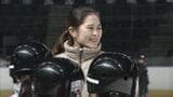 “ミス・パーフェクト”宮原知子さんのスケート教室に小学生たち約60人 フィギュアスケーターのプロが伝える氷上の楽しさ「楽しく滑れたという気持ちを実感してもらえたら」 青森県八戸市 | 青森のニュース│ATV NEWS│青森テレビ