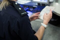 英、「居住５年で永住権取得」終了へ－移民の英語能力要件も引き上げ| TBS CROSS DIG with Bloomberg