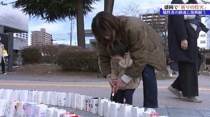 東日本大震災犠牲者の鎮魂と復興を願って、およそ1万個の灯籠に火を