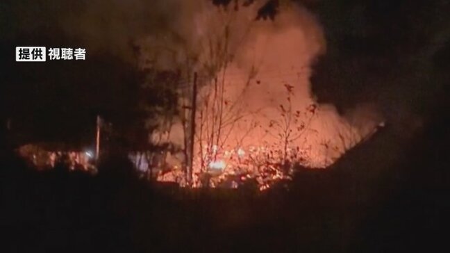 未明に火事 火元の蔵と車2台、鳥小屋などが全焼 母屋の一部も焼ける 山梨|TBS NEWS DIG