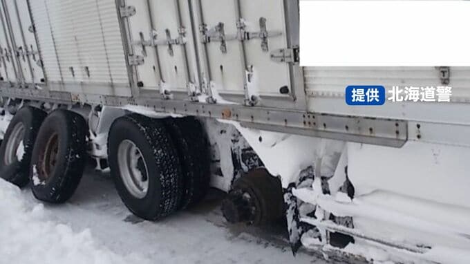 大型トラックの左後ろダブルタイヤが2本脱落　1本は3キロほど手前の国道で発見　タイヤの交換時期など調査中　北海道初山別村　|　北海道のニュース｜HBC北海道放送