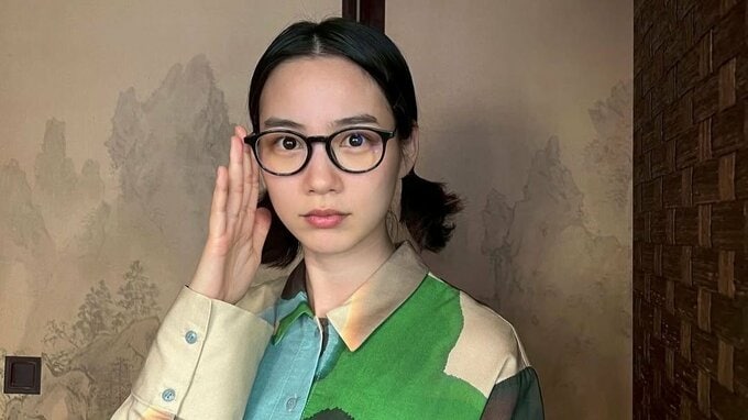 【 のん 】「オフショット」襖の和室で黒縁眼鏡はMV撮影の合間　ライブ前に「頑張ります」　フォロワーエール「楽しんで」|TBS NEWS DIG