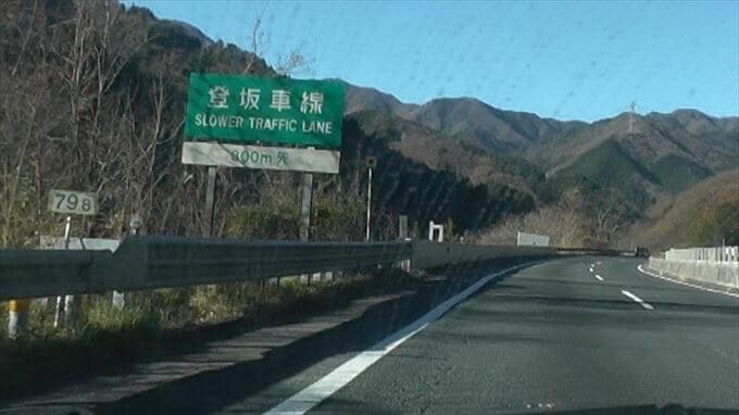 中央道で渋滞に突っ込む　酒気帯び運転の疑いで大型トラックの運転手を現行犯逮捕|TBS NEWS DIG