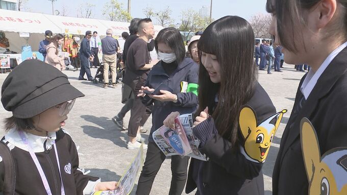 東京・台東区の「桜橋花まつり」で都立浅草高校の高校生が特殊詐欺や闇バイト防止を呼びかけ 「ニセ警察詐欺」の手口を説明するオリジナル漫画のちらし配布 警視庁|TBS NEWS DIG