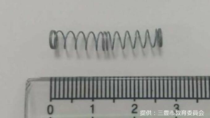 「長さ約2.5cmの金属のバネ」小学校の給食のカレーに混入　児童が口に入れ発見　けがや健康被害などはなし　夏休み前の最後の給食で【香川】|TBS NEWS DIG