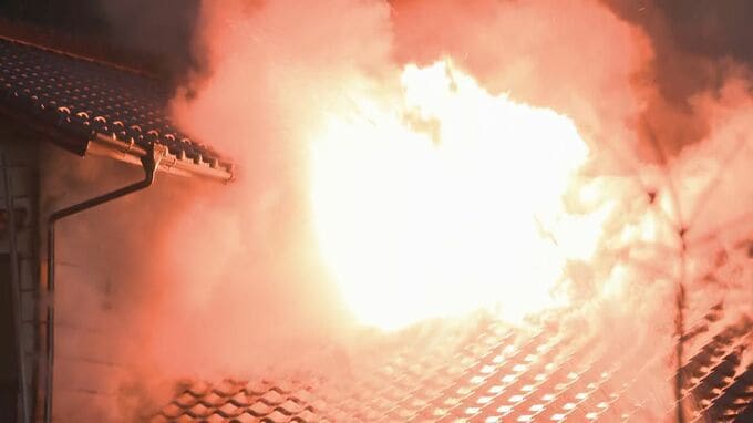 飯田市で住宅火災　消火活動が続く　JR飯田線の列車に遅れ　これまでのところ逃げ遅れやけが人の情報はなし　長野|TBS NEWS DIG