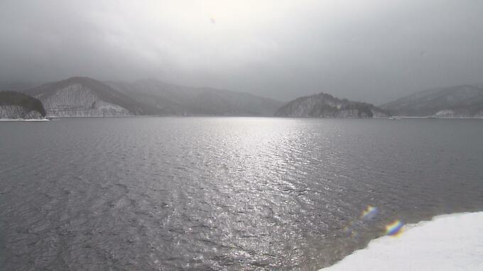 「誰か強力な寒波連れてきて！」氷が張らない…暖冬でワカサギの「穴釣り」ピンチ　福島　|　福島のニュース│TUF