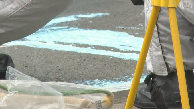 【詳報】道路に『青色の液体』“異臭騒ぎ”で閑静な住宅街に緊張走る　その後「危険性なし」と確認　付近の住民「インクのような臭い」「白かったが乾いたら青く…」|TBS NEWS DIG