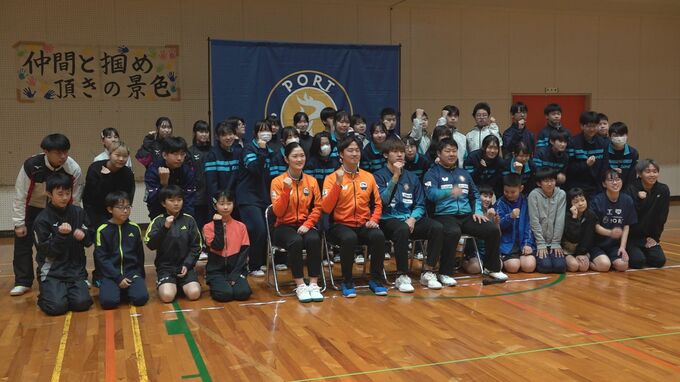 卓球Ｔリーグ準優勝の金沢ポート・小林広夢選手と木原美悠選手が能登地区の児童ら40人と卓球で交流|TBS NEWS DIG