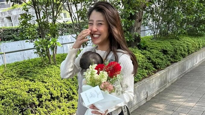 【岡副麻希】「よちよち歩き」「抱っこ紐大好き」 “おさがりかわいすぎ” 　娘の成長の全てに笑顔|TBS NEWS DIG